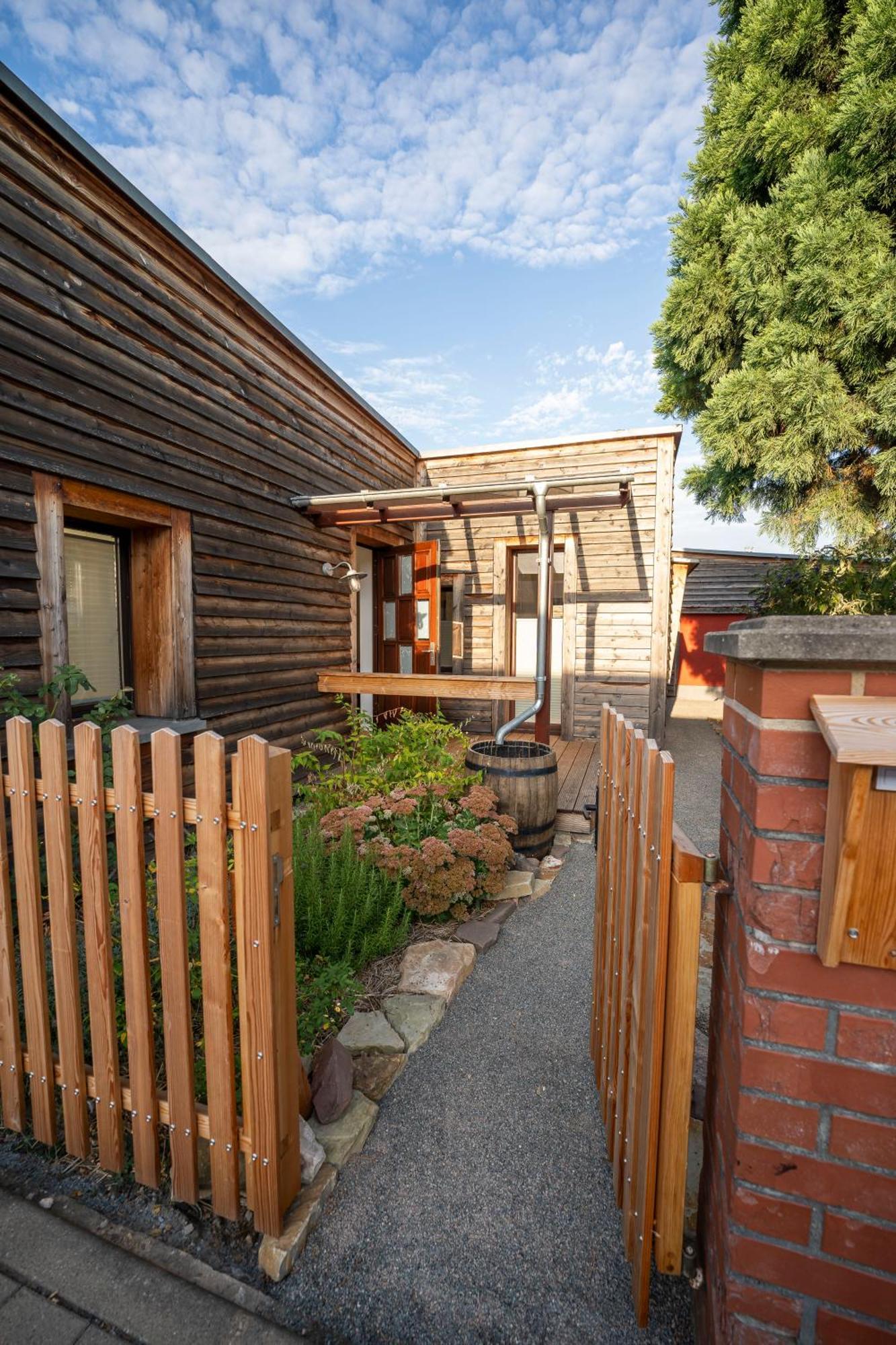 Haus Unterm Mammutbaum - Elberadweg *