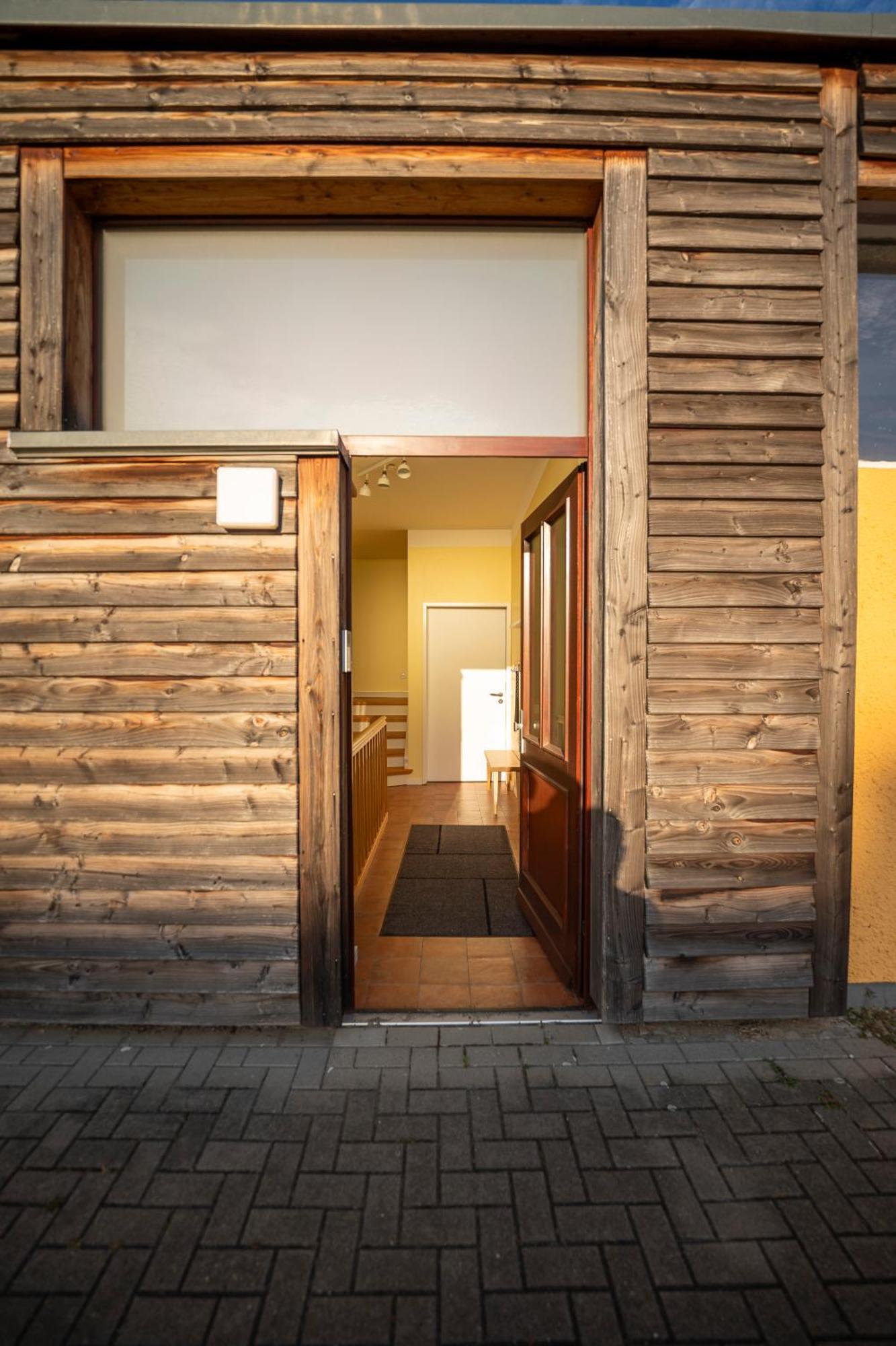 Haus Unterm Mammutbaum - Elberadweg Apartment Magdeburg
